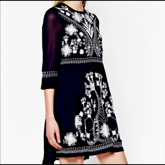 French Connection Dresses & Skirts - Blue and white embroidered French connection dress
